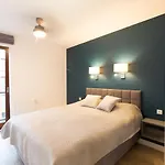 Apartlogy Aura2 105 - Experience Intelligent Living While Travelling